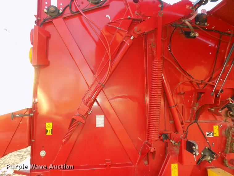 image for item DD2885 2014 New Holland Rollbelt 560 specialty crop round baler