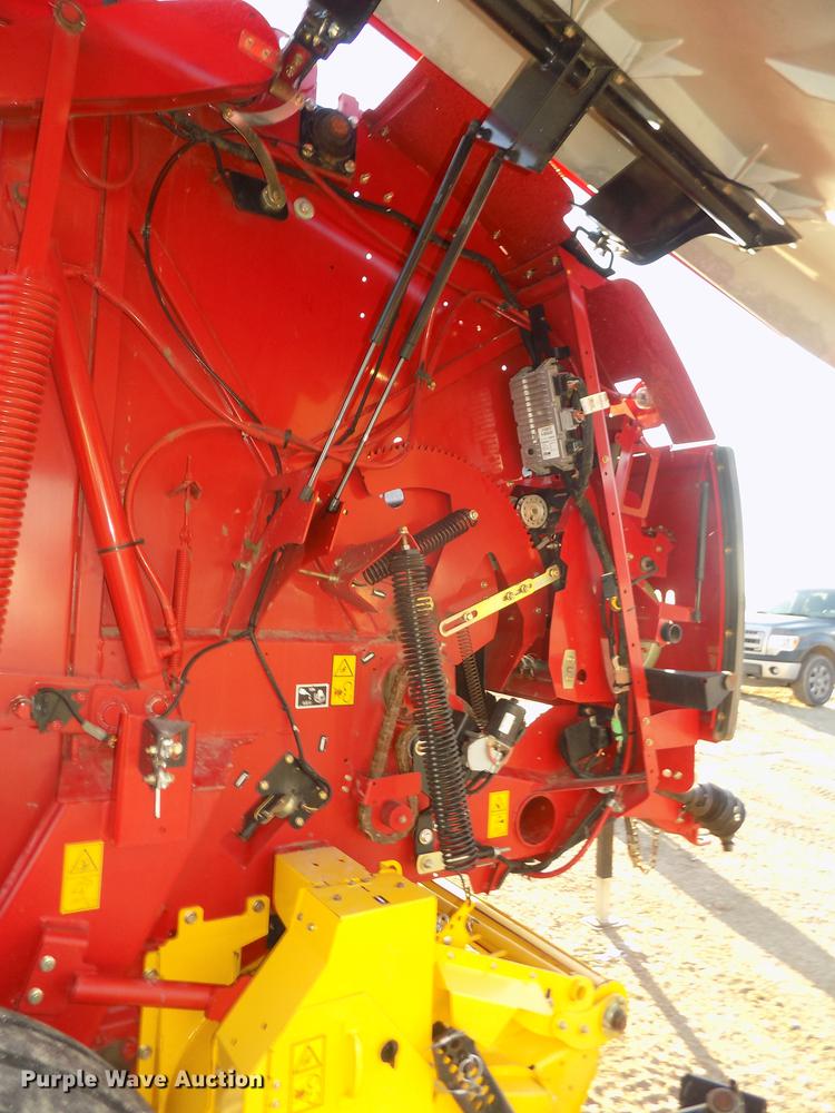 image for item DD2885 2014 New Holland Rollbelt 560 specialty crop round baler