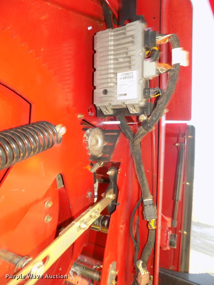 image for item DD2885 2014 New Holland Rollbelt 560 specialty crop round baler