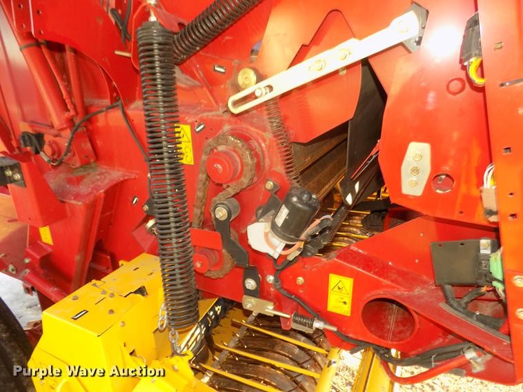 image for item DD2885 2014 New Holland Rollbelt 560 specialty crop round baler