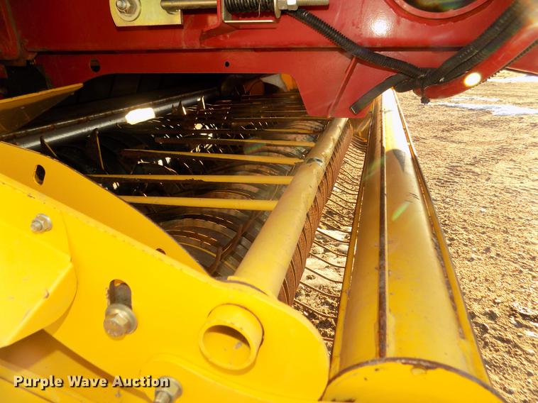image for item DD2885 2014 New Holland Rollbelt 560 specialty crop round baler
