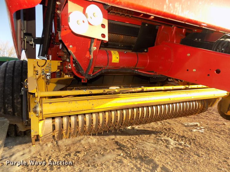 image for item DD2885 2014 New Holland Rollbelt 560 specialty crop round baler