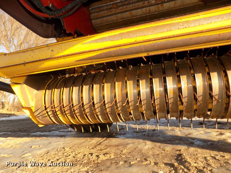 image for item DD2885 2014 New Holland Rollbelt 560 specialty crop round baler