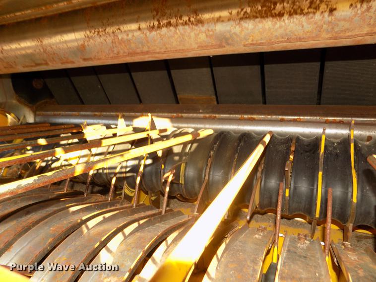 image for item DD2885 2014 New Holland Rollbelt 560 specialty crop round baler