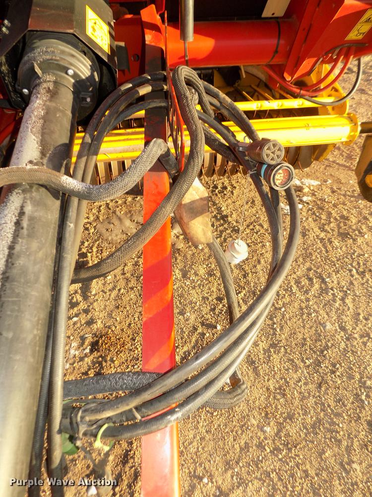 image for item DD2885 2014 New Holland Rollbelt 560 specialty crop round baler