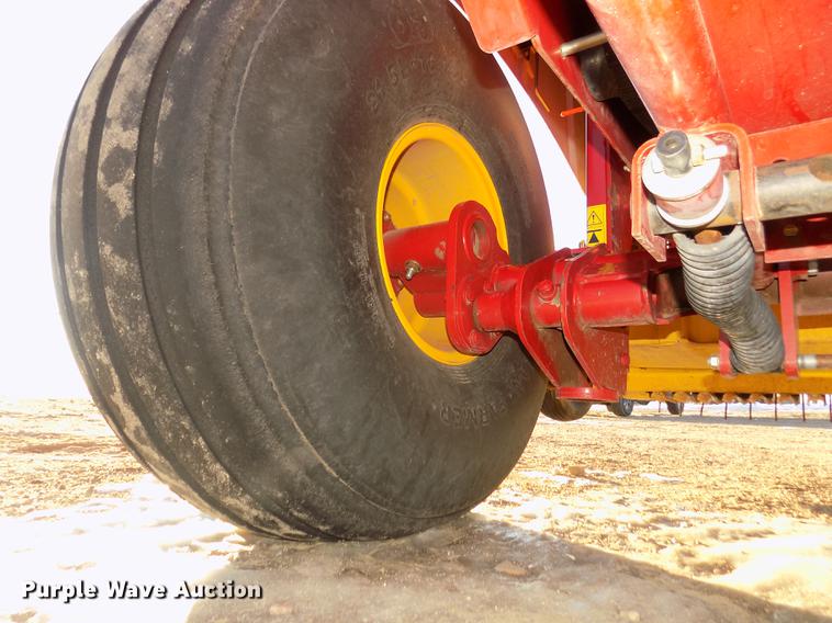 image for item DD2885 2014 New Holland Rollbelt 560 specialty crop round baler