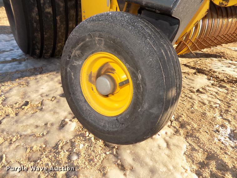 image for item DD2885 2014 New Holland Rollbelt 560 specialty crop round baler