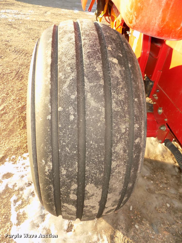 image for item DD2885 2014 New Holland Rollbelt 560 specialty crop round baler