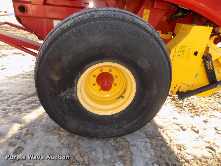 image for item DD2885 2014 New Holland Rollbelt 560 specialty crop round baler