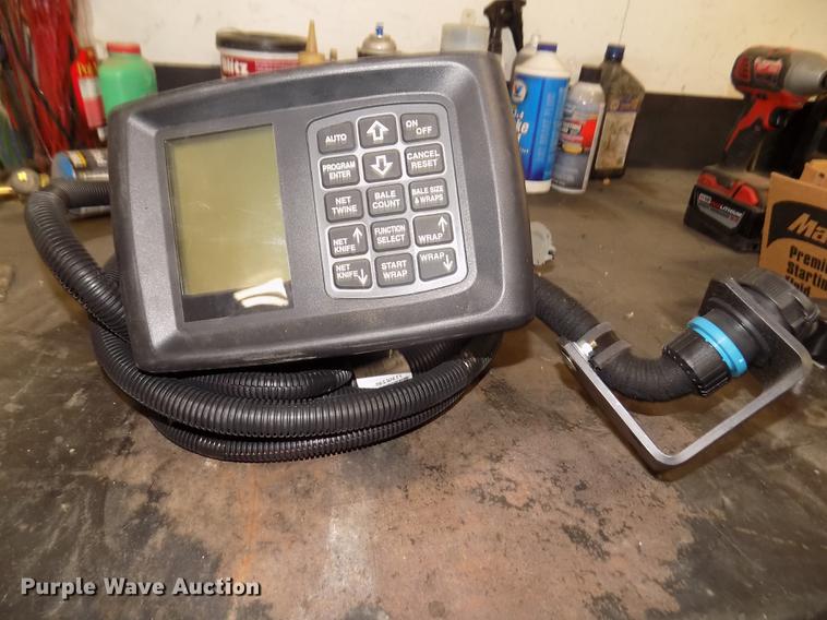 image for item DD2885 2014 New Holland Rollbelt 560 specialty crop round baler