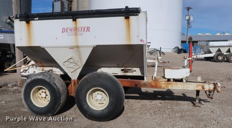 image for item DD5424 Dempster Clipper 200S fertilizer spreader