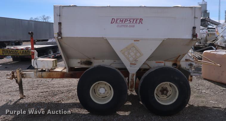 image for item DD5424 Dempster Clipper 200S fertilizer spreader