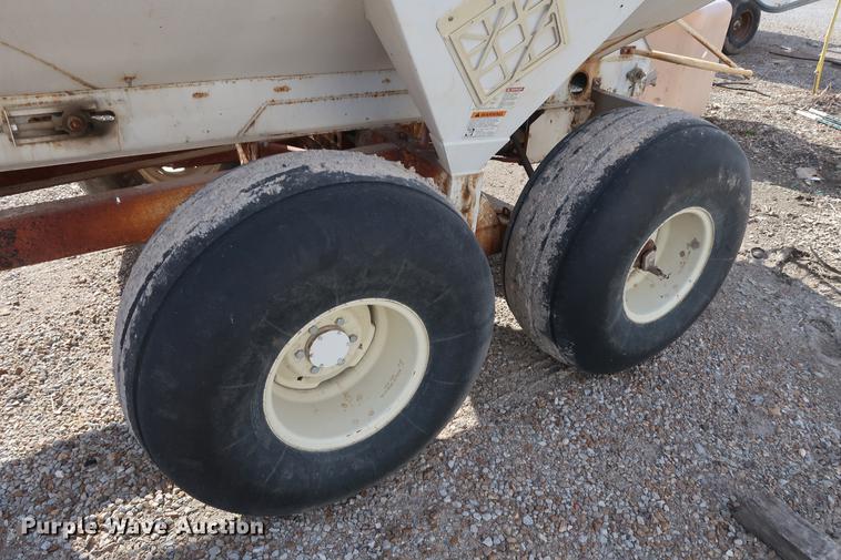 image for item DD5424 Dempster Clipper 200S fertilizer spreader