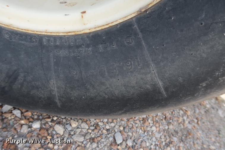 image for item DD5424 Dempster Clipper 200S fertilizer spreader