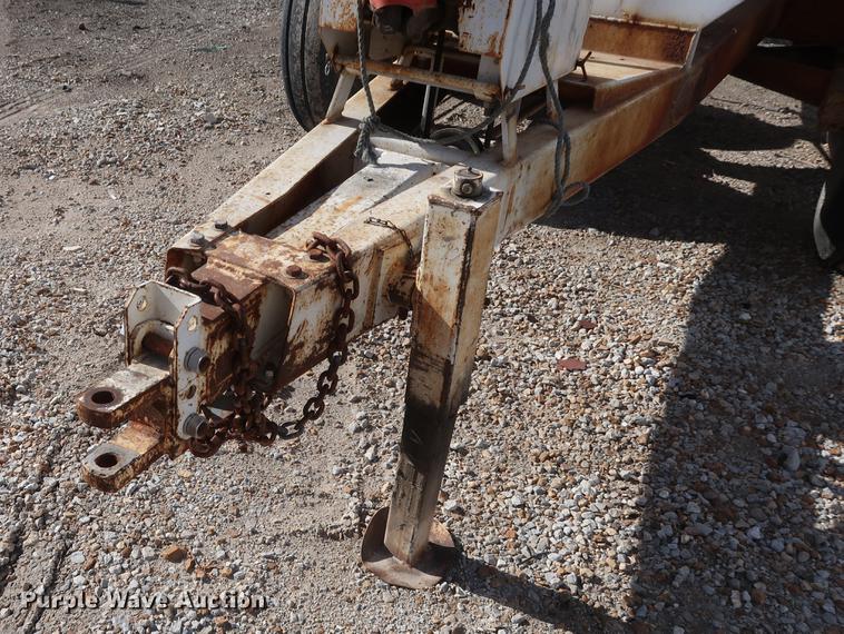 image for item DD5424 Dempster Clipper 200S fertilizer spreader