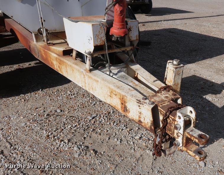 image for item DD5424 Dempster Clipper 200S fertilizer spreader