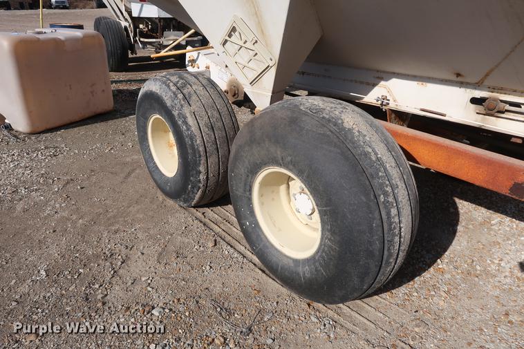 image for item DD5424 Dempster Clipper 200S fertilizer spreader