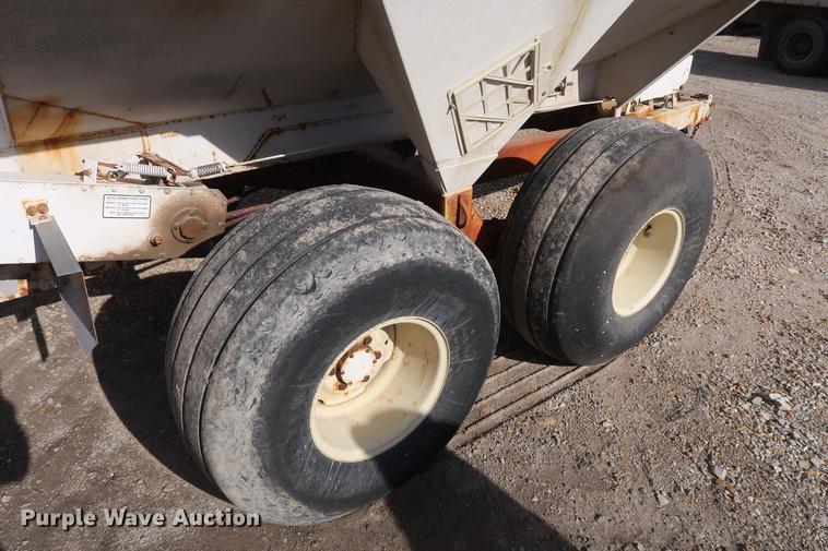 image for item DD5424 Dempster Clipper 200S fertilizer spreader