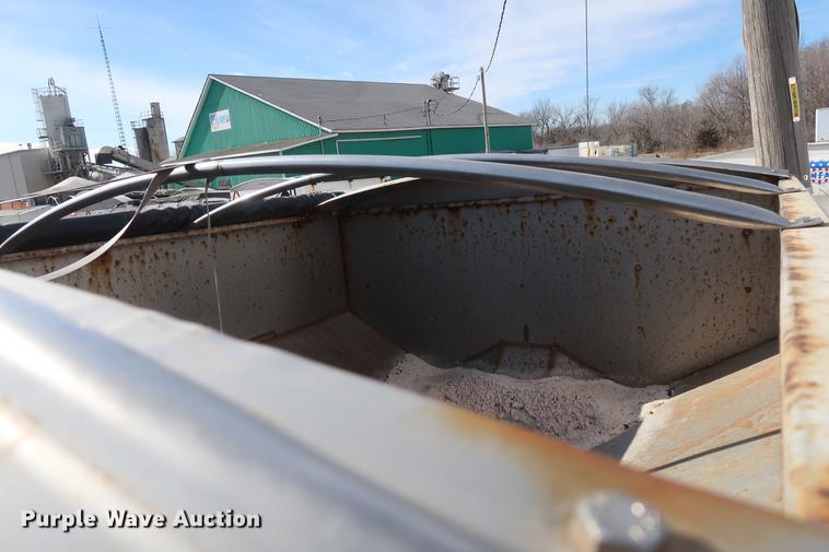 image for item DD5424 Dempster Clipper 200S fertilizer spreader