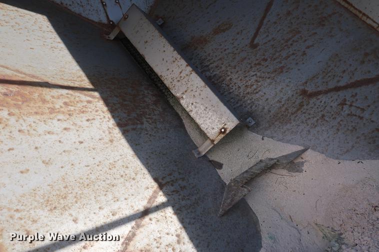 image for item DD5424 Dempster Clipper 200S fertilizer spreader