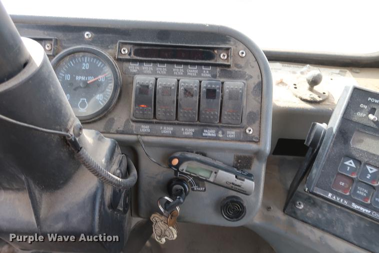 image for item DD5428 1999 Case IH Patriot SPX3185 self-propelled sprayer