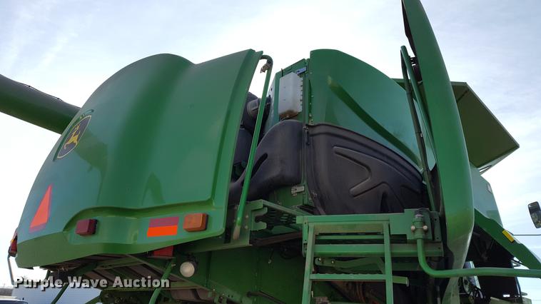 image for item DD5430 2007 John Deere 9660 STS RWA combine
