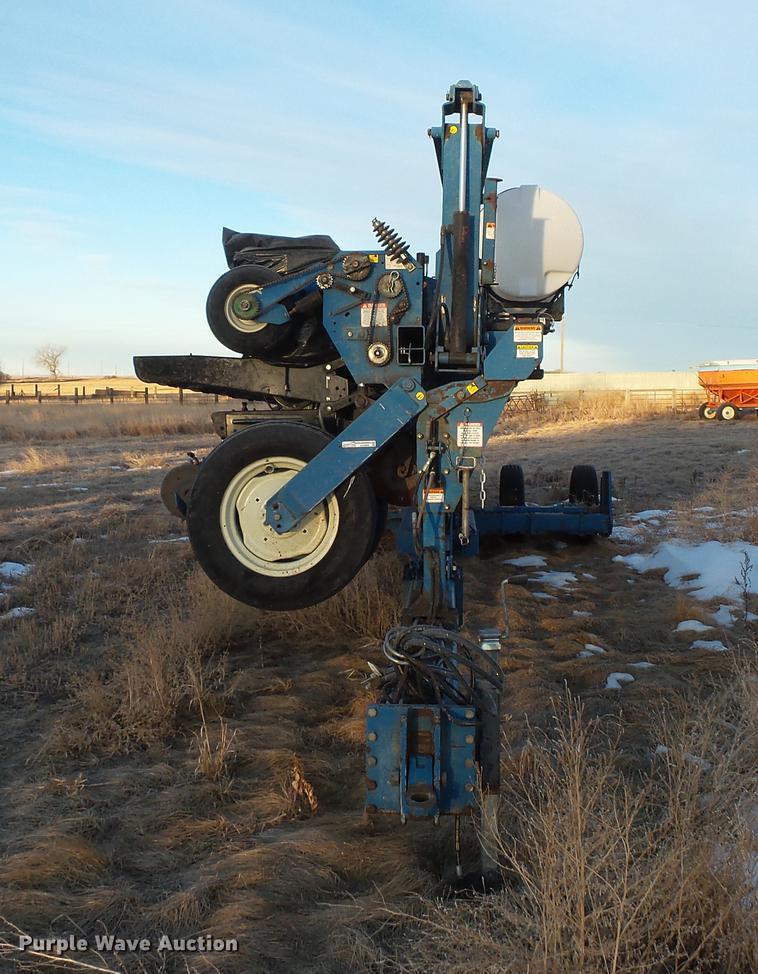 image for item EA9688 Kinze 2600 no-till planter