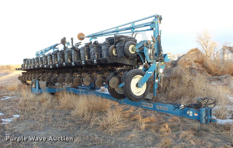 image for item EA9688 Kinze 2600 no-till planter