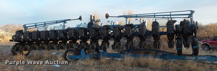 image for item EA9688 Kinze 2600 no-till planter