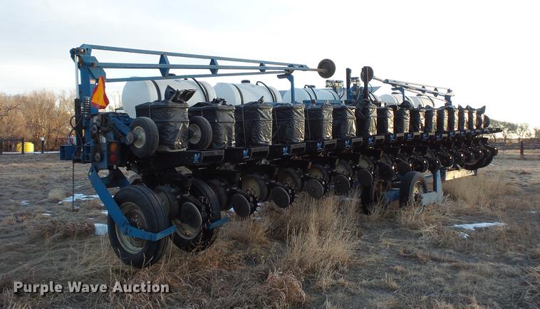 image for item EA9688 Kinze 2600 no-till planter