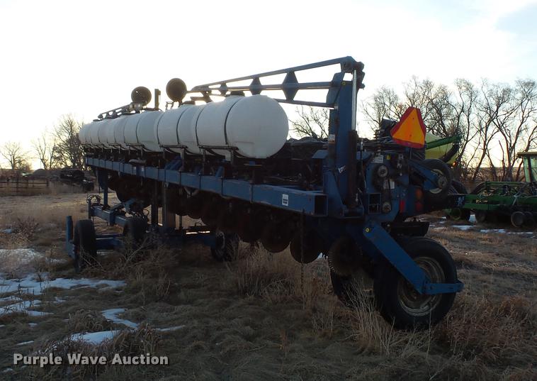 image for item EA9688 Kinze 2600 no-till planter