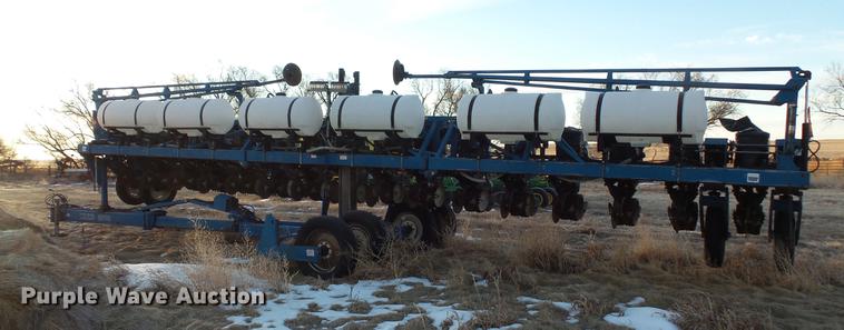 image for item EA9688 Kinze 2600 no-till planter