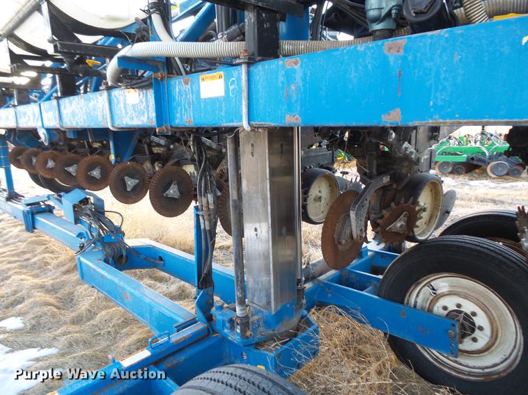image for item EA9688 Kinze 2600 no-till planter