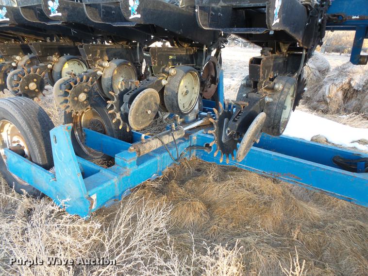 image for item EA9688 Kinze 2600 no-till planter