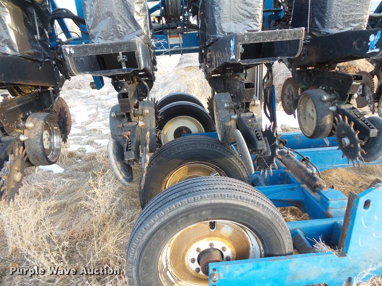 image for item EA9688 Kinze 2600 no-till planter