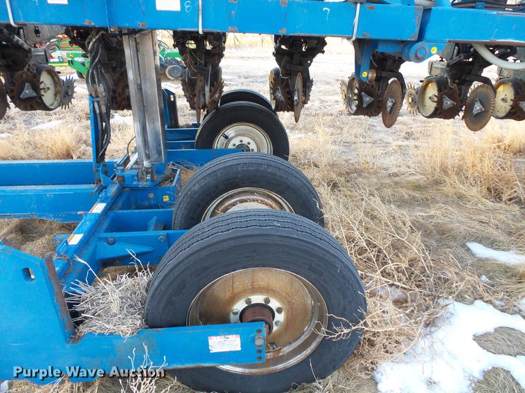 image for item EA9688 Kinze 2600 no-till planter