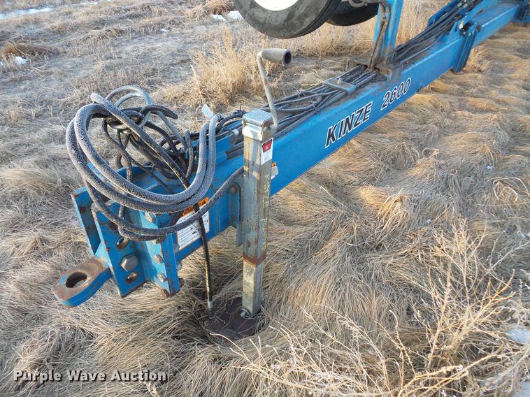 image for item EA9688 Kinze 2600 no-till planter