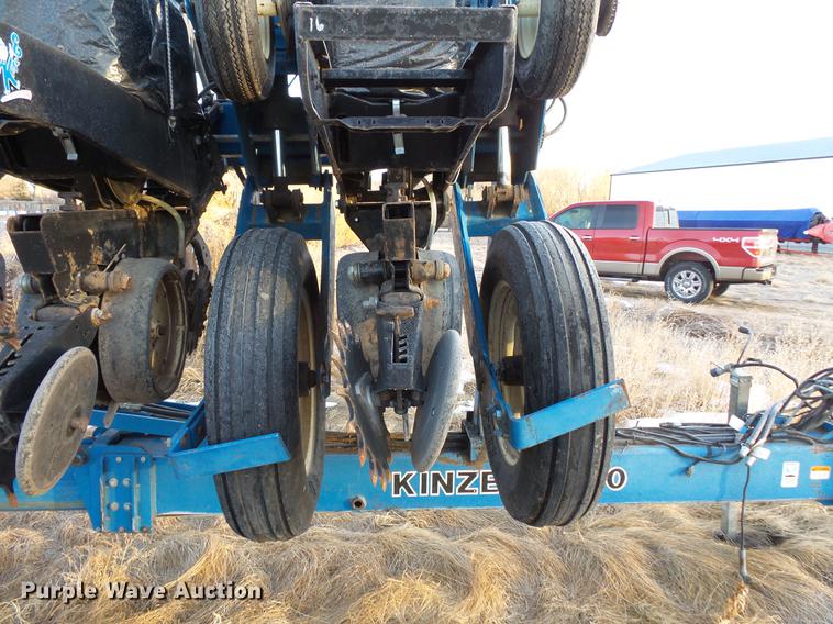 image for item EA9688 Kinze 2600 no-till planter