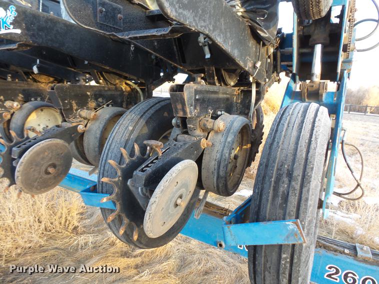 image for item EA9688 Kinze 2600 no-till planter