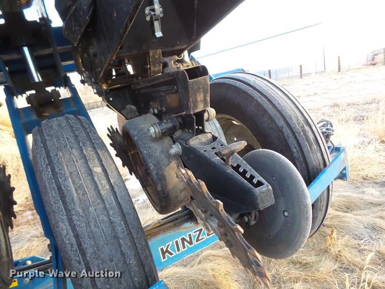 image for item EA9688 Kinze 2600 no-till planter