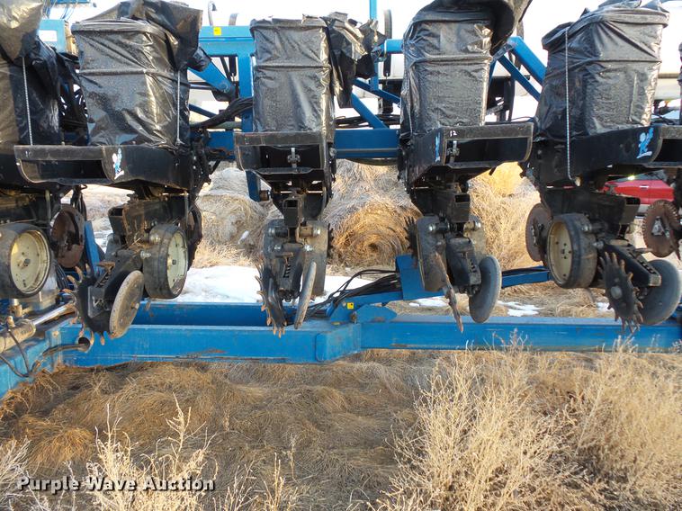 image for item EA9688 Kinze 2600 no-till planter