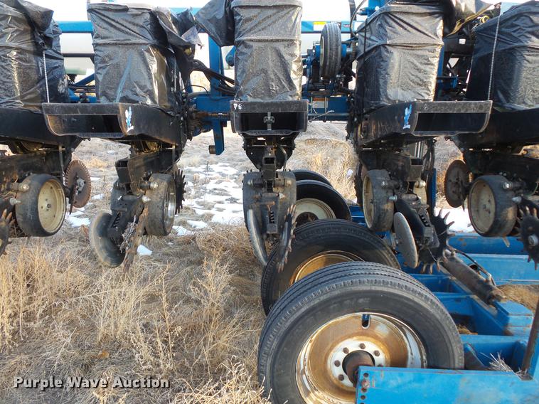 image for item EA9688 Kinze 2600 no-till planter