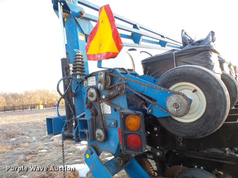 image for item EA9688 Kinze 2600 no-till planter