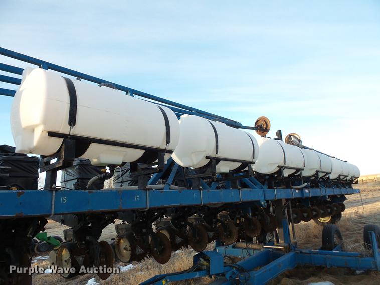 image for item EA9688 Kinze 2600 no-till planter