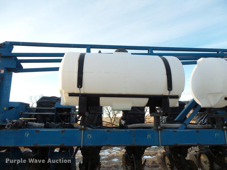 image for item EA9688 Kinze 2600 no-till planter