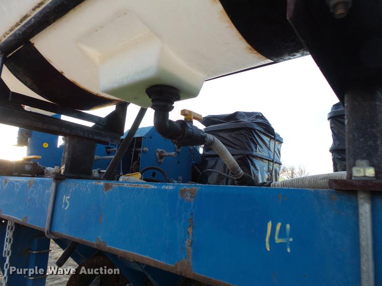 image for item EA9688 Kinze 2600 no-till planter
