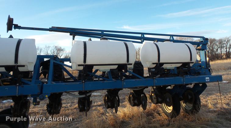 image for item EA9688 Kinze 2600 no-till planter