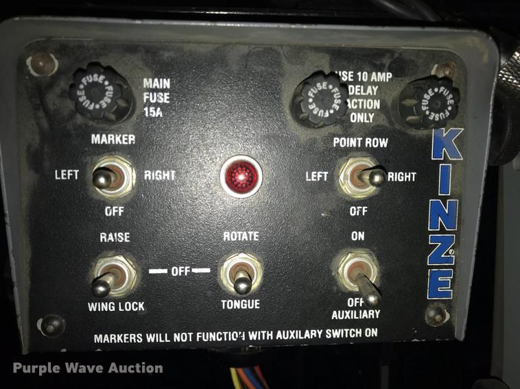 image for item EA9688 Kinze 2600 no-till planter