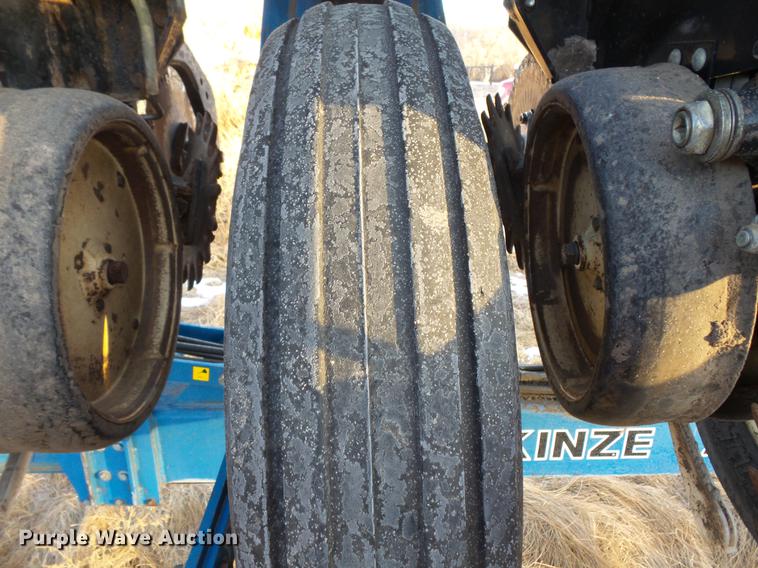 image for item EA9688 Kinze 2600 no-till planter