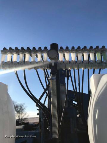 image for item EA9688 Kinze 2600 no-till planter